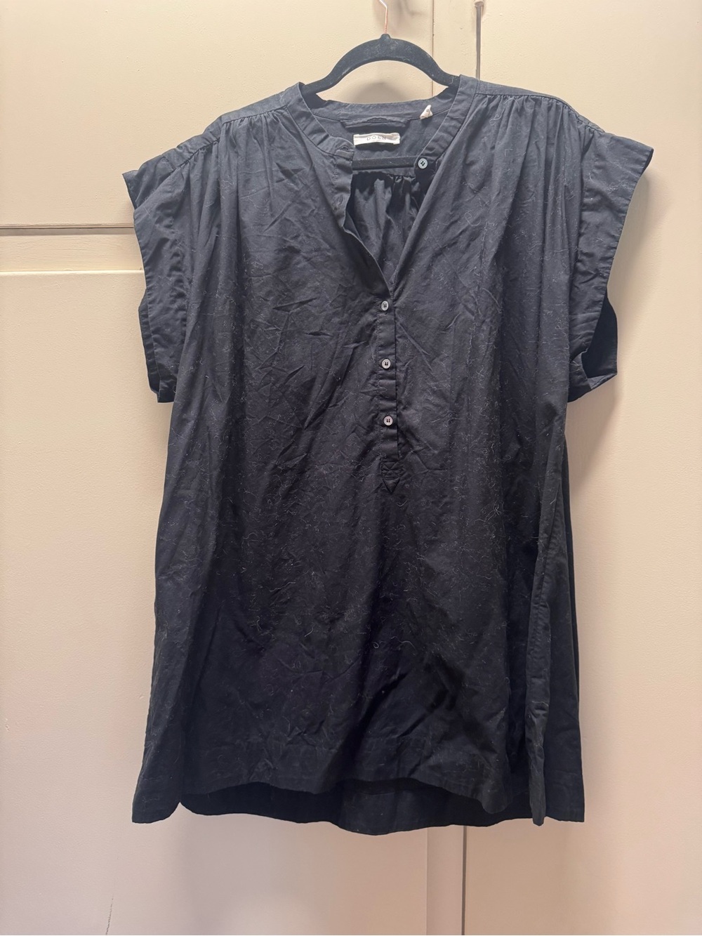 Doen Women's Black Short-Sleeve Button V-Neck mini dress